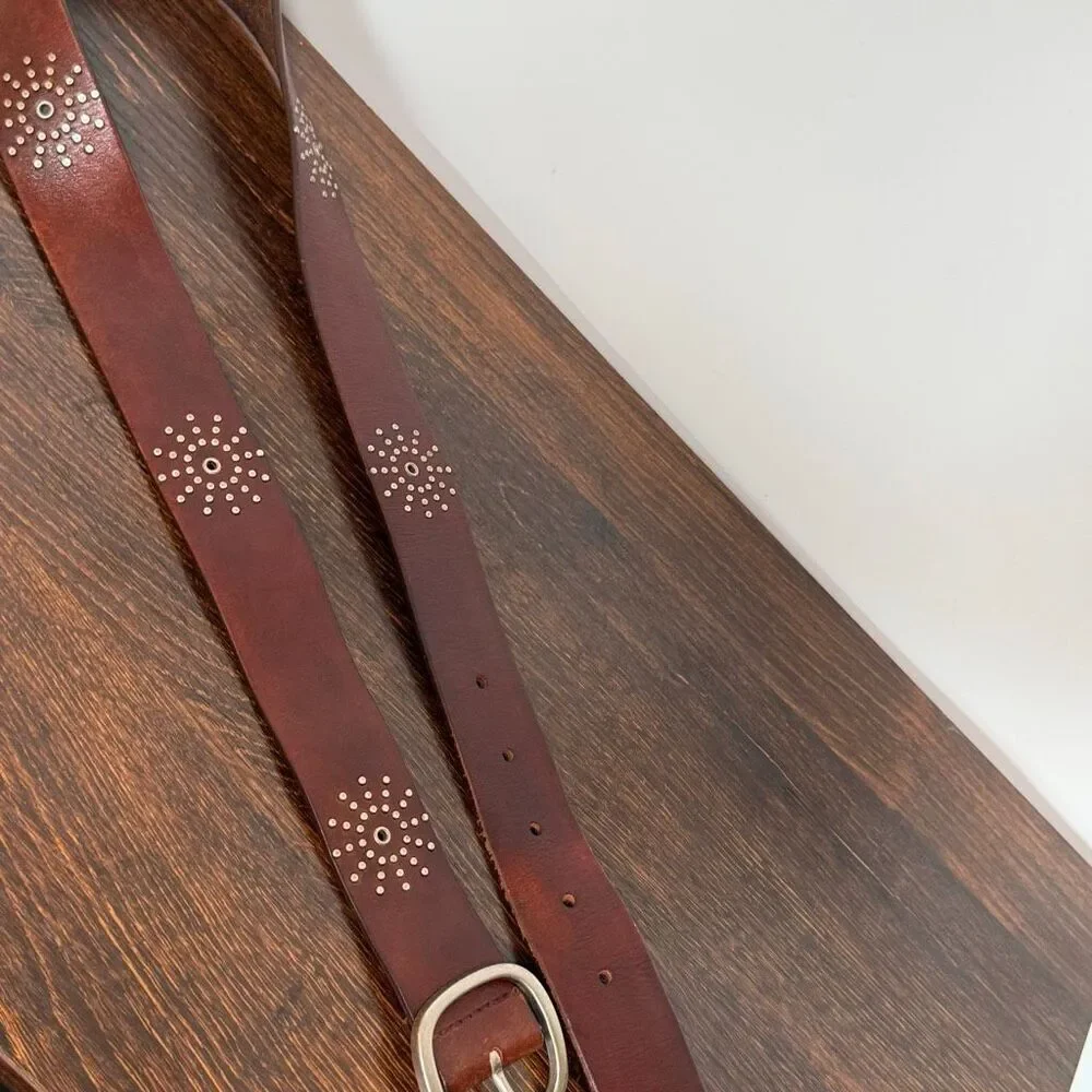 Aeropostale Leather brown and silver detail Women’s Belt medium 31-35” 1.5”